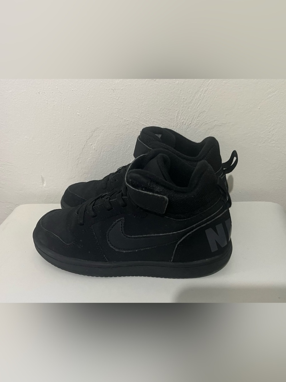 KIDS' NIKE COURT BOROUGH MID 2 SNEAKERS size 13c